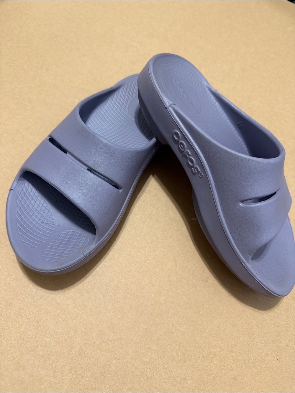 OOFOS Slide Sandals in Lavender - Size 7